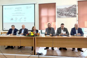 Φαρμάκης : «Η απόσταση από τα αστικά κέντρα δεν πρέπει να σημαίνει απόσταση από τις ευκαιρίες»