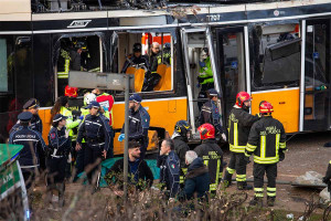 Αισθάνθηκα μια ξαφνική αδιαθεσία, λέει ο οδηγός του τραμ στο Μιλάνο για τον εκτροχιασμό - Ποια ήταν τα δύο θύματα