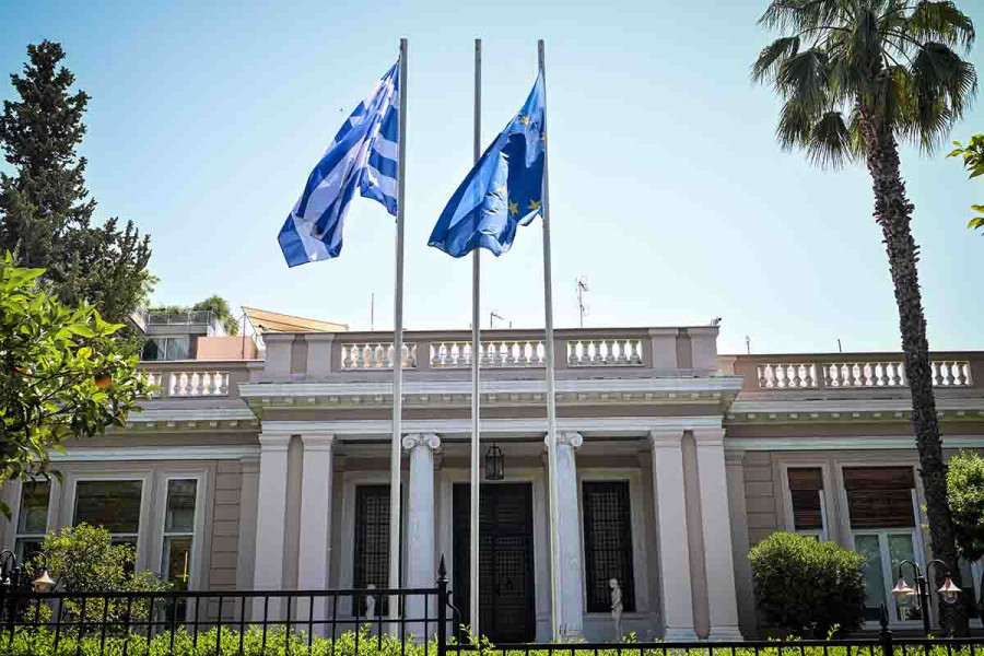 Το νέο πολιτικό σκηνικό, το Μαξίμου και το εκκρεμές των εκλογών