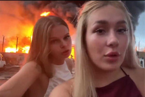 Οργή στη Ρωσία: Influencers γύρισαν video clip μπροστά από φλεγόμενο εργοστάσιο που χτύπησε η Ουκρανία