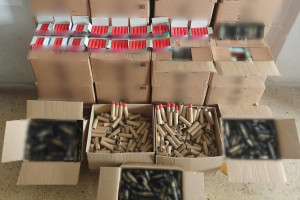 Συνελήφθη άνδρας για εμπορία και διάθεση περισσότερων από 195.000 κροτίδων