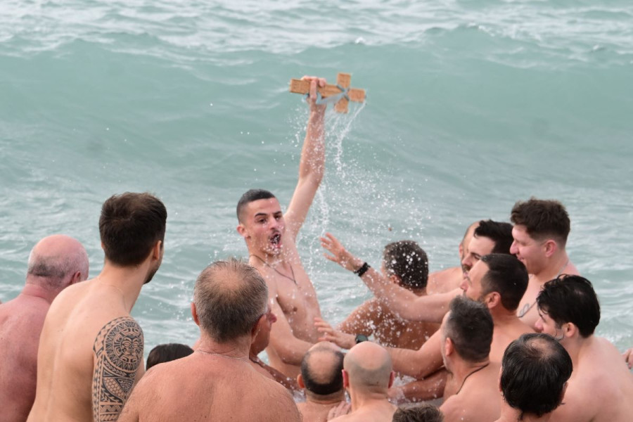 Θεοφάνια ή Θεοφάνεια; Ποιο είναι το σωστό και γιατί