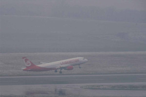 Αυστρία: Στο σκοτάδι 30.000 νοικοκυριά λόγω χιονιά - Προβλήματα σε 230 πτήσεις