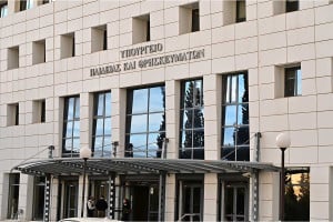 248.629 αριστεία, βραβεία και έπαινοι τη Δευτέρα στους μαθητές Γυμνασίων και Λυκείων