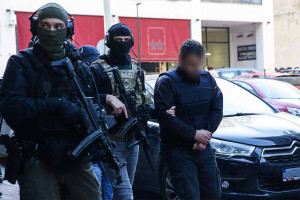 Κύκλωμα κοκαΐνης: Ενώπιον εισαγγελέα 10 μέλη της οργάνωσης - Ποιος είναι ο «Έλληνας Εσκομπάρ»
