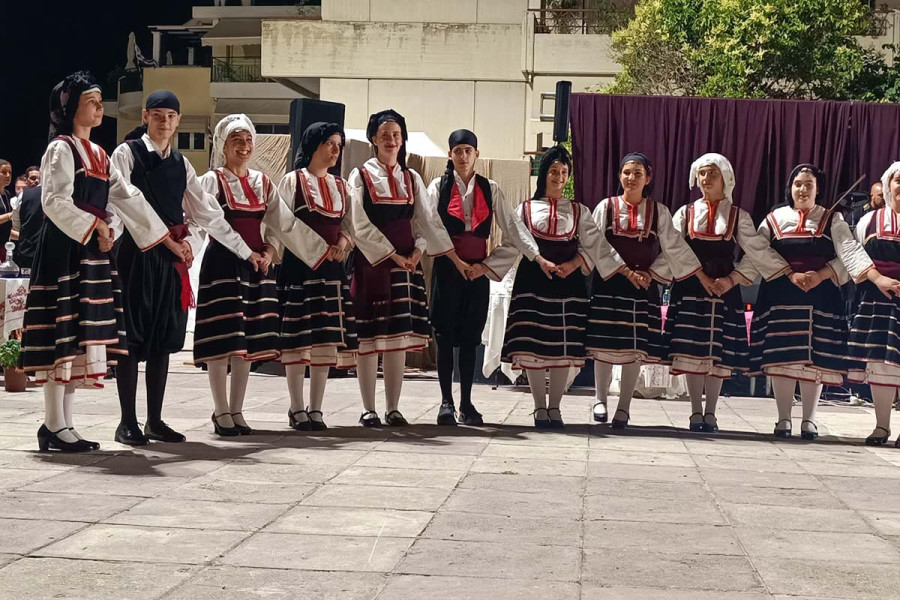 Συγκίνηση και νοσταλγία με τη μουσικοχορευτική παράσταση «Γάμος α λα ελληνικά»