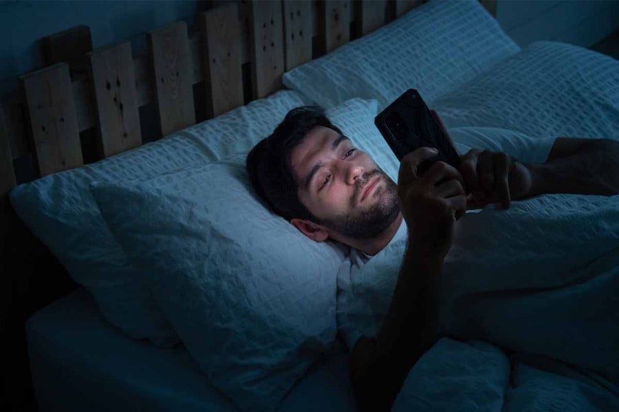 Ο ύπνος στον καιρό του διαδικτύου: Ειδικός εξηγεί πώς να αλλάξουμε τις «κακές» συνήθειες για να ξυπνάμε ξεκούραστοι