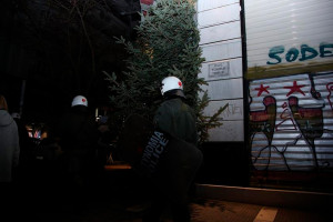 Μολότοφ εκτοξεύτηκαν κατά διμοιρίας ΜΑΤ στα Εξάρχεια