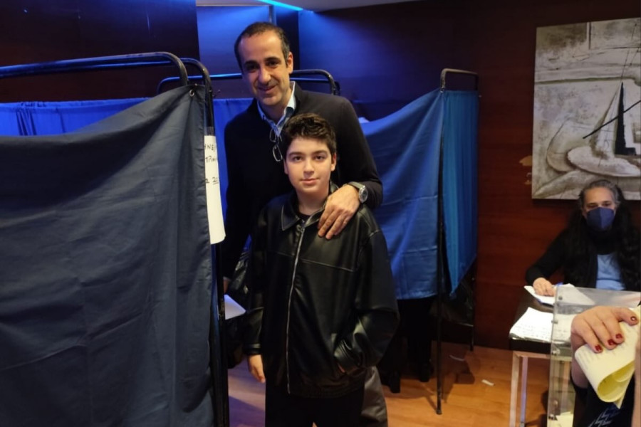 Ο Γρηγόρης Δημητριάδης ψήφισε στις εσωκομματικές εκλογές της ΝΔ μαζί με τον γιο του - Η ζεστή ανάρτηση