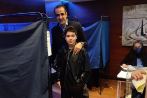 Ο Γρηγόρης Δημητριάδης ψήφισε στις εσωκομματικές εκλογές της ΝΔ μαζί με τον γιο του - Η ζεστή ανάρτηση