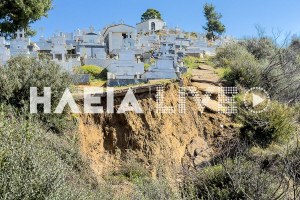 Πλάτανος Αρχ. Ολυμπίας: Στον “αέρα” το νεκροταφείο μετά την καθίζηση του δρόμου