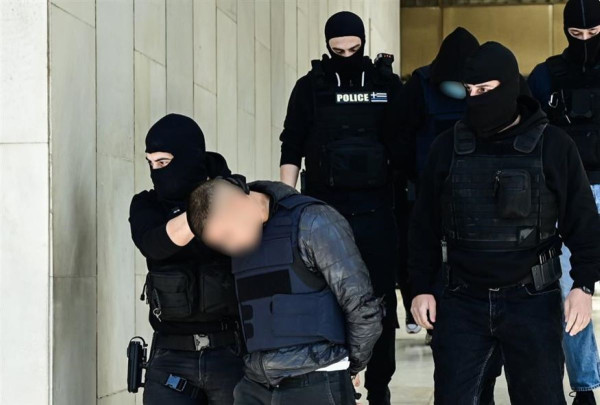 Άγιος Δημήτριος: Μετά τη δολοφονία του 27χρονου ο 20χρονος έπλυνε το μαχαίρι και άλλαξε ρούχα