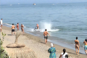 Ισπανία: Τόνος 300 κιλών προκάλεσε πανικό στην παραλία
