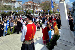 Δήμος Ζαχάρως: Η μαθητιώσα νεολαία τίμησε την Εθνική Επέτειο με κατάθεση στεφάνων