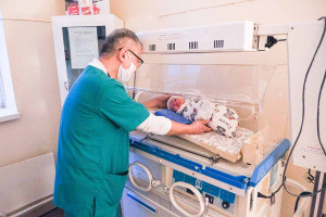 Άνω του 60% οι γεννήσεις με καισαρική στην Ελλάδα: Τριπλάσιες από τον ευρωπαϊκό μέσο όρο