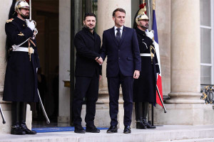 Στο Παρίσι αύριο ο Ζελένσκι για συνάντηση με τον Μακρόν: Επί τάπητος τα «μέσα για την ενίσχυση της πίεσης επί της Ρωσίας»