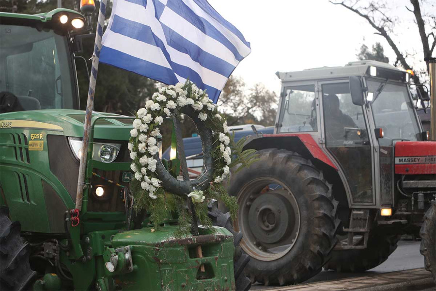 Αγρότες: Κλιμακώνουν τις κινητοποιήσεις με 6.000 τρακτέρ στους δρόμους - Πώς απαντά η κυβέρνηση