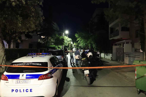 Οικογενειακή τραγωδία στον Χολαργό: 57χρονος πυροβόλησε τη σύζυγό του και αυτοκτόνησε