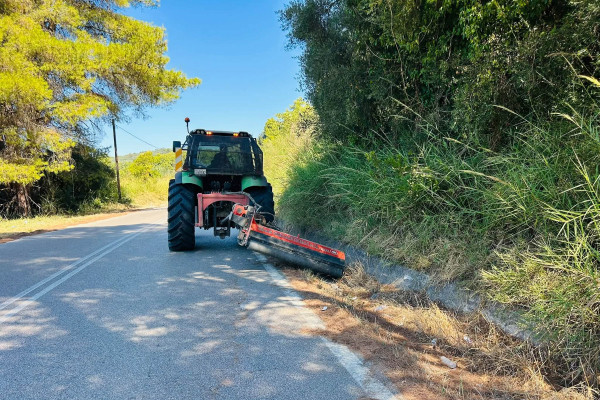 Ηλεία: Συνεχίζονται από την Περιφέρεια Δυτικής Ελλάδας οι εργασίες καθαρισμού στο επαρχιακό και εθνικό οδικό δίκτυο