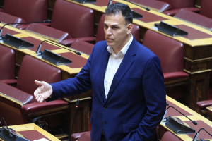 Παραιτείται από βουλευτής του ΣΥΡΙΖΑ ο Γιώργος Καραμέρος - Στήριξη στην πρωτοβουλία Τσίπρα