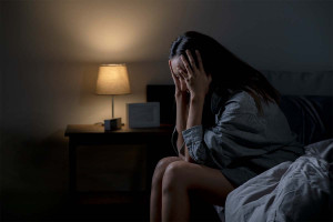 Οι διαταραχές του ύπνου απειλούν τον εγκέφαλό μας – Τι δείχνει μεγάλη μελέτη του ΕΚΠΑ