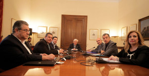 Στο φως τα πρακτικά του Συμβουλίου Πολιτικών Αρχηγών το 2015 – Οι διάλογοι, οι συναινέσεις, η διαμόρφωση «εθνικής γραμμής» στη βάση του ΟΧΙ – Ο μύθος της «οπίσθιας κυβίστησης»