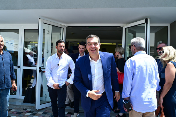 Τσίπρας σε ΠΑΣΟΚ: Τσακωθείτε... μόνοι σας