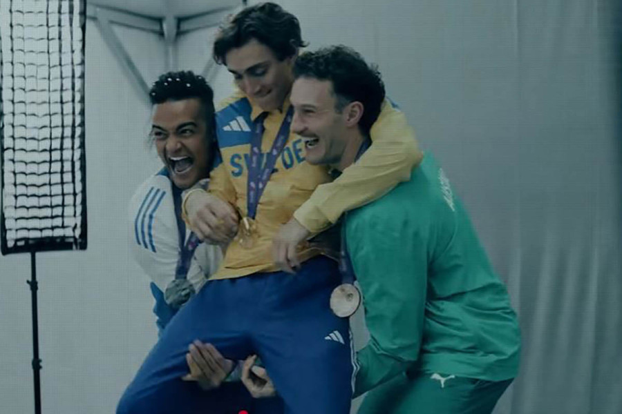 «Gold»: Αυτό είναι το νέο τραγούδι του Ντουπλάντις - Ο Καραλής στο βίντεο κλιπ
