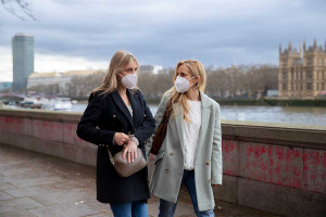 «Υπεργρίπη» σαρώνει την Βρετανία - Στα όριά του το NHS αρχές Δεκεμβρίου, μάσκες παντού λένε οι ειδικοί