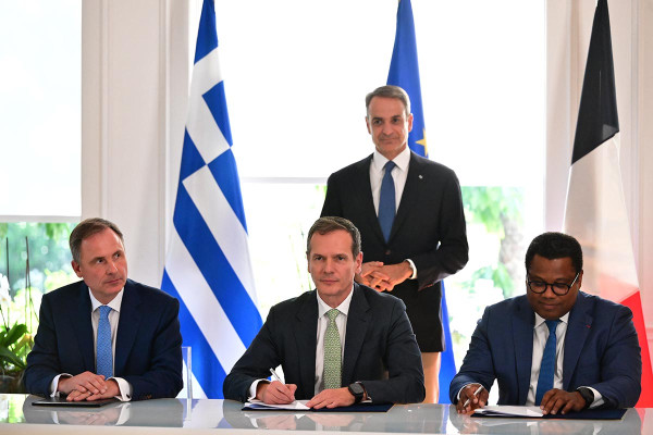 Έπεσαν οι υπογραφές για την ηλεκτρική διασύνδεση Ελλάδας - Κύπρου