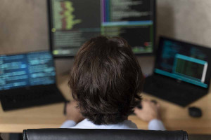 Ρωσία: Ποια είναι η μυστική σχολή κατασκοπείας που διδάσκει hacking και ανάμειξη σε εκλογές