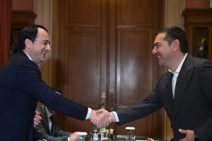 Στην Κύπρο για διήμερη επίσκεψη ο Αλέξης Τσίπρας: Συναντάται σήμερα με Χριστοδουλίδη