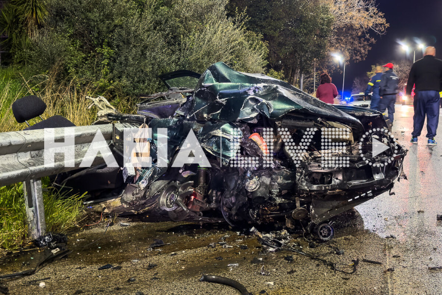 Καλλίκωμο: Κόπηκε στα δύο αυτοκίνητο μετά από σφοδρή σύγκρουση - Πολύ σοβαρά ο 30χρονος οδηγός (upd) (photos &amp; video)