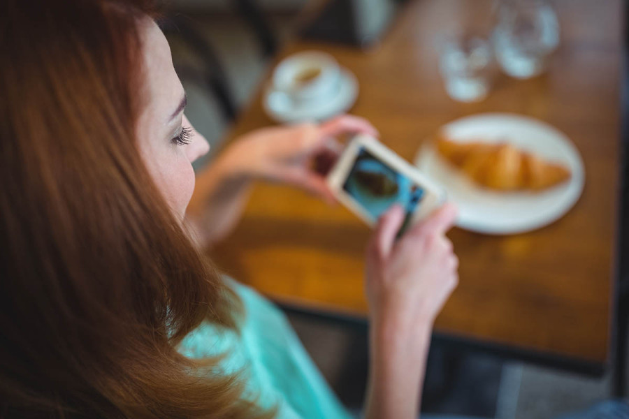 Έφηβοι και smartphone: Πώς επηρεάζει η χρήση τους την ανάπτυξη διατροφικών διαταραχών