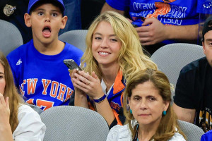 Sydney Sweeney: Σφοδρές αντιδράσεις για τη διαφήμισή της όπου ποζάρει σαν αθλήτρια