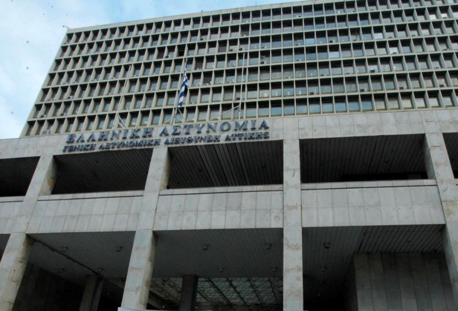 Πώς αυτοπυροβολήθηκε ο αστυνομικός στη ΓΑΔΑ - Η κατάσταση της υγείας του