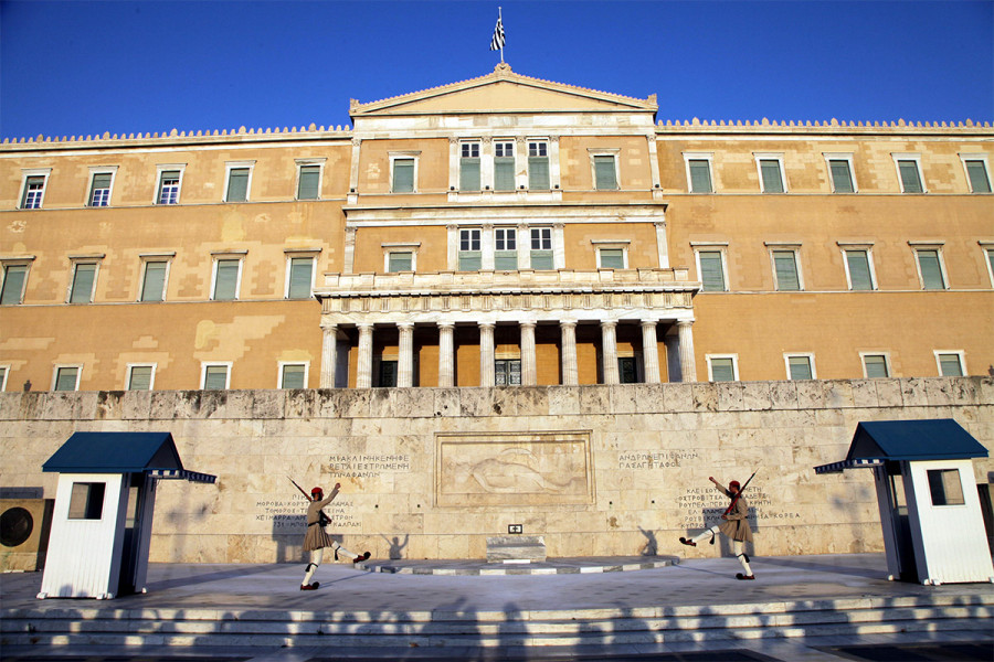 Σφόδρα «πυρά» από αντιπολίτευση κατά κυβέρνησης για το Μνημείο του Άγνωστου Στρατιώτη