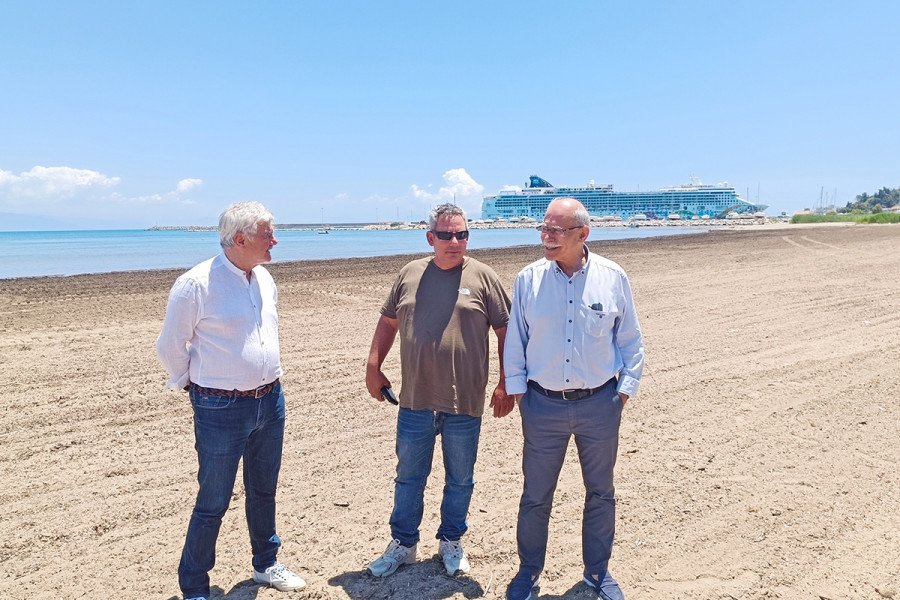 Προχωρούν οι εργασίες καθαρισμού των ακτών του Δήμου Πύργου