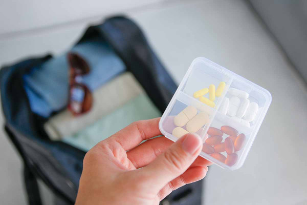 5 σημεία όπου δεν πρέπει ποτέ να αποθηκεύετε τα φάρμακά σας ενώ ταξιδεύετε