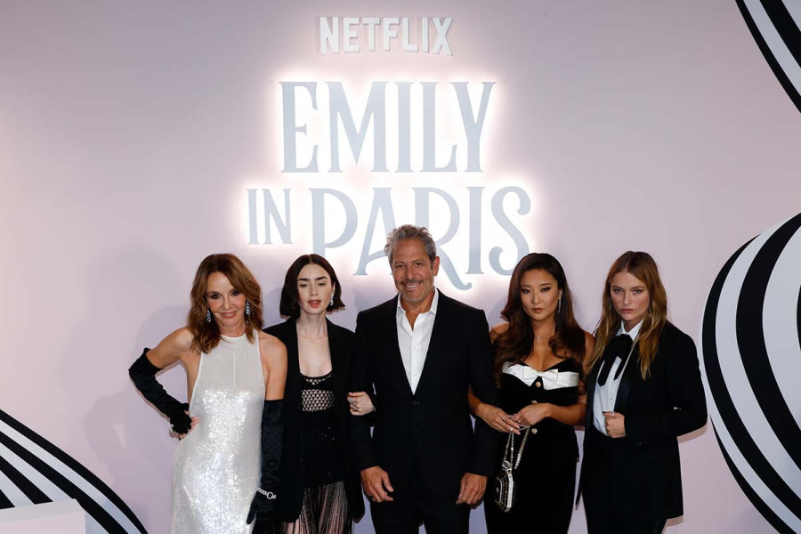 «Emily in Paris»: Πότε ξεκινούν τα γυρίσματα στη Μύκονο