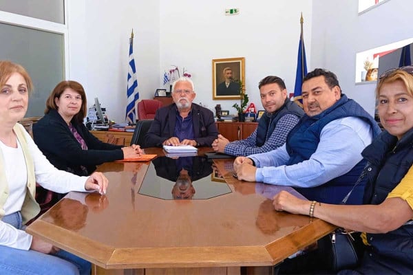 Εθιμοτυπική επίσκεψη του νέου Δ.Σ. του Πολιτιστικού Συλλόγου Αυγείου «Ο Φυλέας» στον Δήμαρχο Ήλιδας