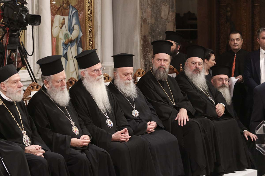 Η αλήθεια για τις αυξήσεις στους μισθούς της ιεραρχίας