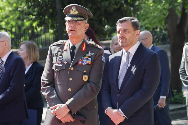 Στην υποδοχή του προέδρου της Εσθονίας από τον πρόεδρο της Ελληνικής Δημοκρατίας Κωνσταντίνο Τασούλα ως εκπρόσωπος της Βουλής ο Ανδρέας Νικολακόπουλος