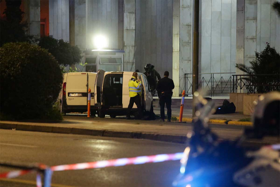 ΓΑΔΑ: Με τρεις χειροβομβίδες απειλούσε να ανατιναχτεί ο 48χρονος Σουδανός - Πώς τον ακινητοποίησαν