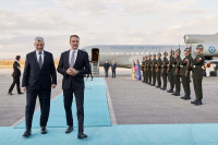 Έφτασε στην Άγκυρα για τη σύνοδο κορυφής του ΝΑΤΟ ο Κυριάκος Μητσοτάκης