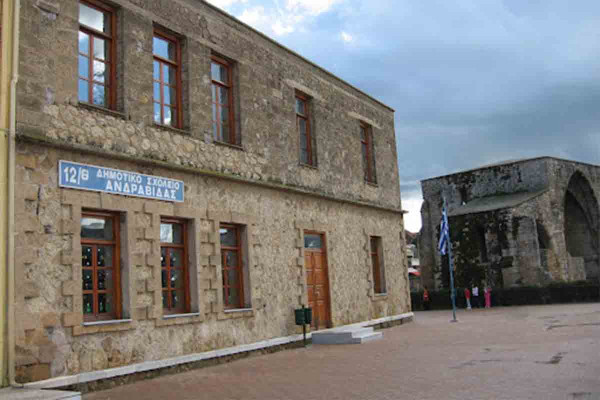 Στην τελική ευθεία το μεγάλο έργο αποκατάστασης και επισκευής του ιστορικού Δημοτικού Σχολείου της Ανδραβίδας