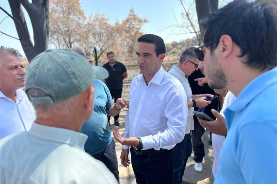 Στις πυρόπληκτες περιοχές της Αχαΐας ο Μ. Κατρίνης, μαζί με τον πρόεδρο του ΠΑΣΟΚ Ν. Ανδρουλάκη