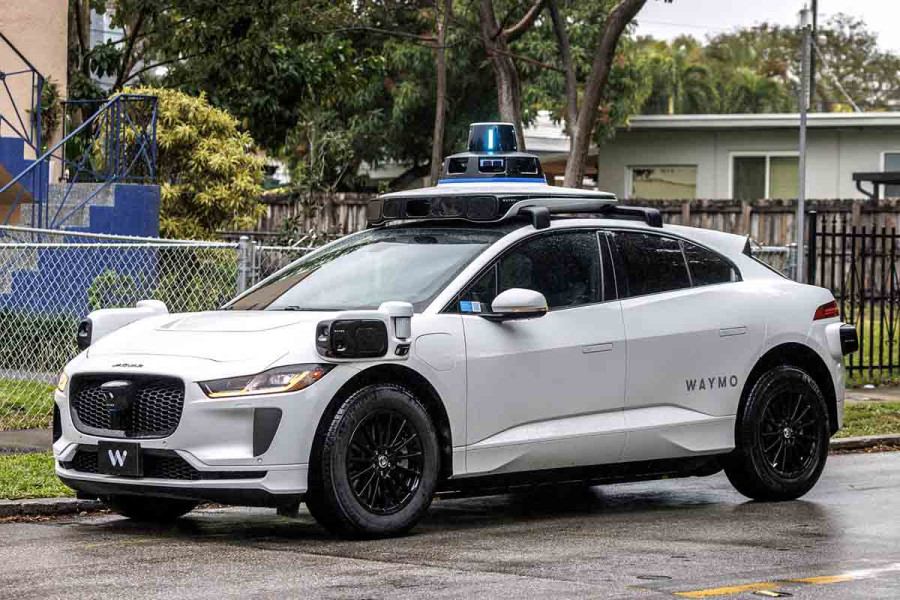 Η Waymo ανακαλεί χιλιάδες ρομποτικά ταξί έπειτα από σειρά ατυχημάτων