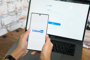 Το LinkedIn χρησιμοποιεί πλέον τα προσωπικά δεδομένα των Ευρωπαίων χρηστών του για την εκπαίδευση του ΑΙ