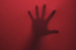 Νέες αποκαλύψεις για το έγκλημα στη Σύρο: Η 41χρονη πήγε στο σπίτι του ζευγαριού με μαχαίρι, αεροβόλο και λοστό